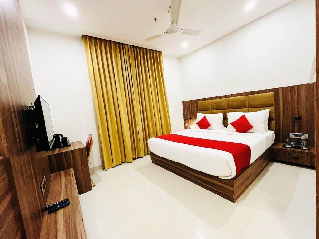 The Royal Legacy Grand King Deluxe Room Wide Perspective